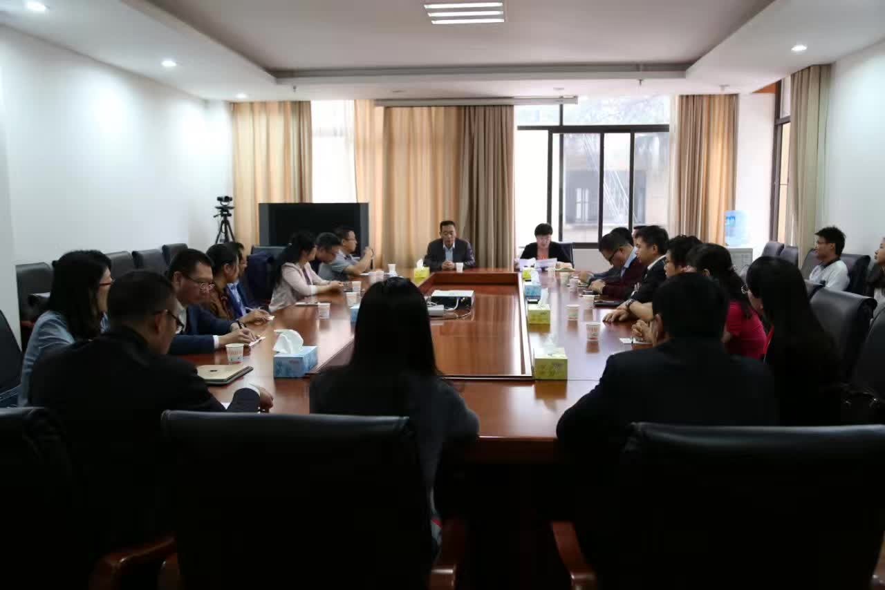 省工商联举行云南省“法律三进”巡回宣讲团成员聘书颁发仪式3