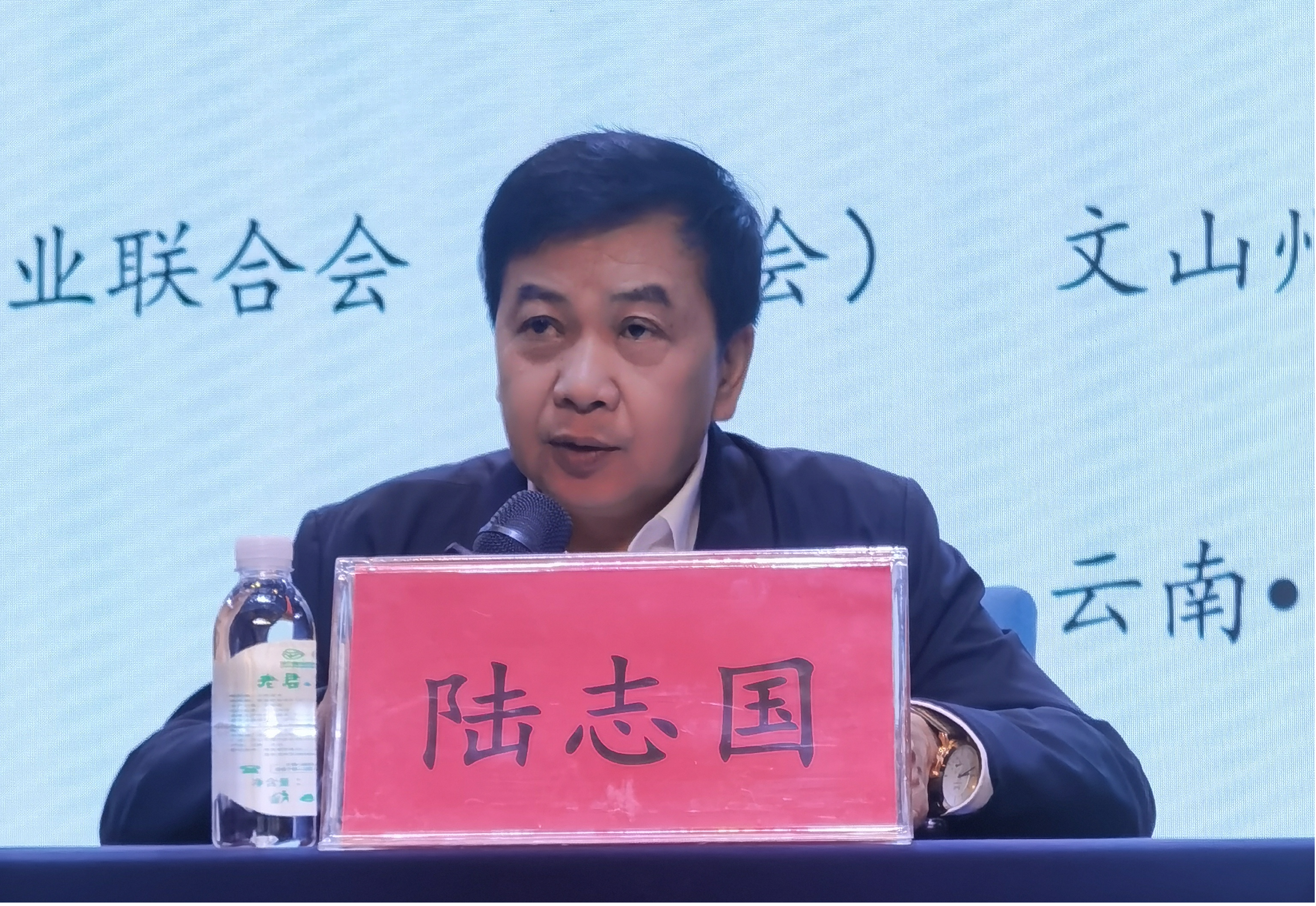 法治护航发展 助力“两个健康”3